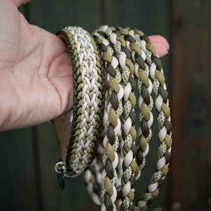 Paracordhalsband "Juno" Typ 1 in Olive und Moos