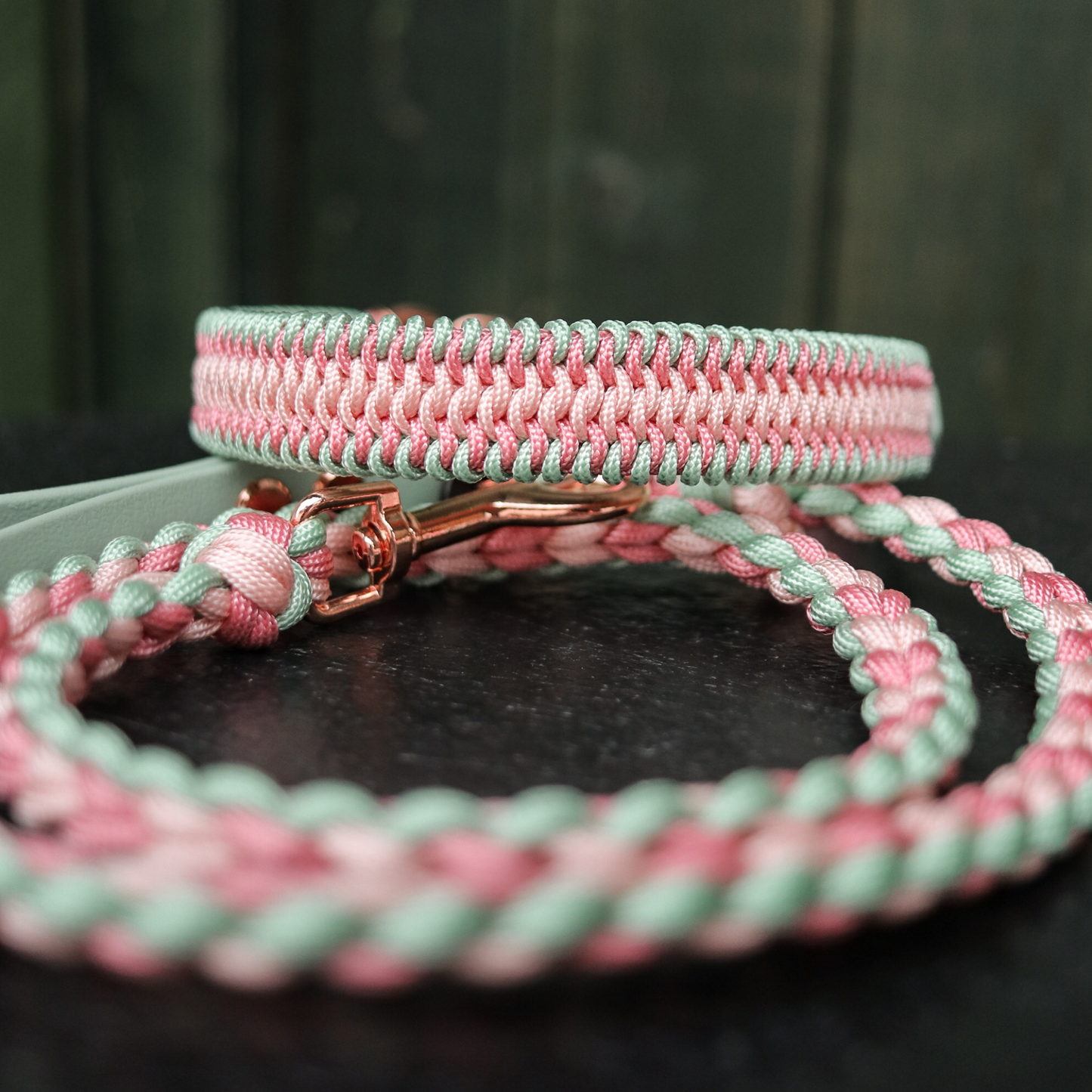 Paracordhalsband "Lilith Junior" Typ 1 in Rosa und Pastellgrün